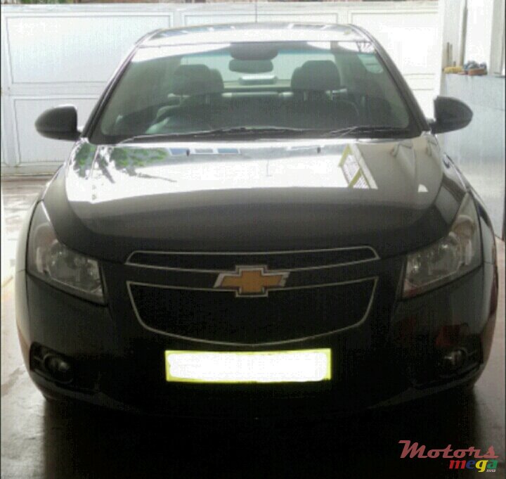 2011' Chevrolet Cruze photo #2