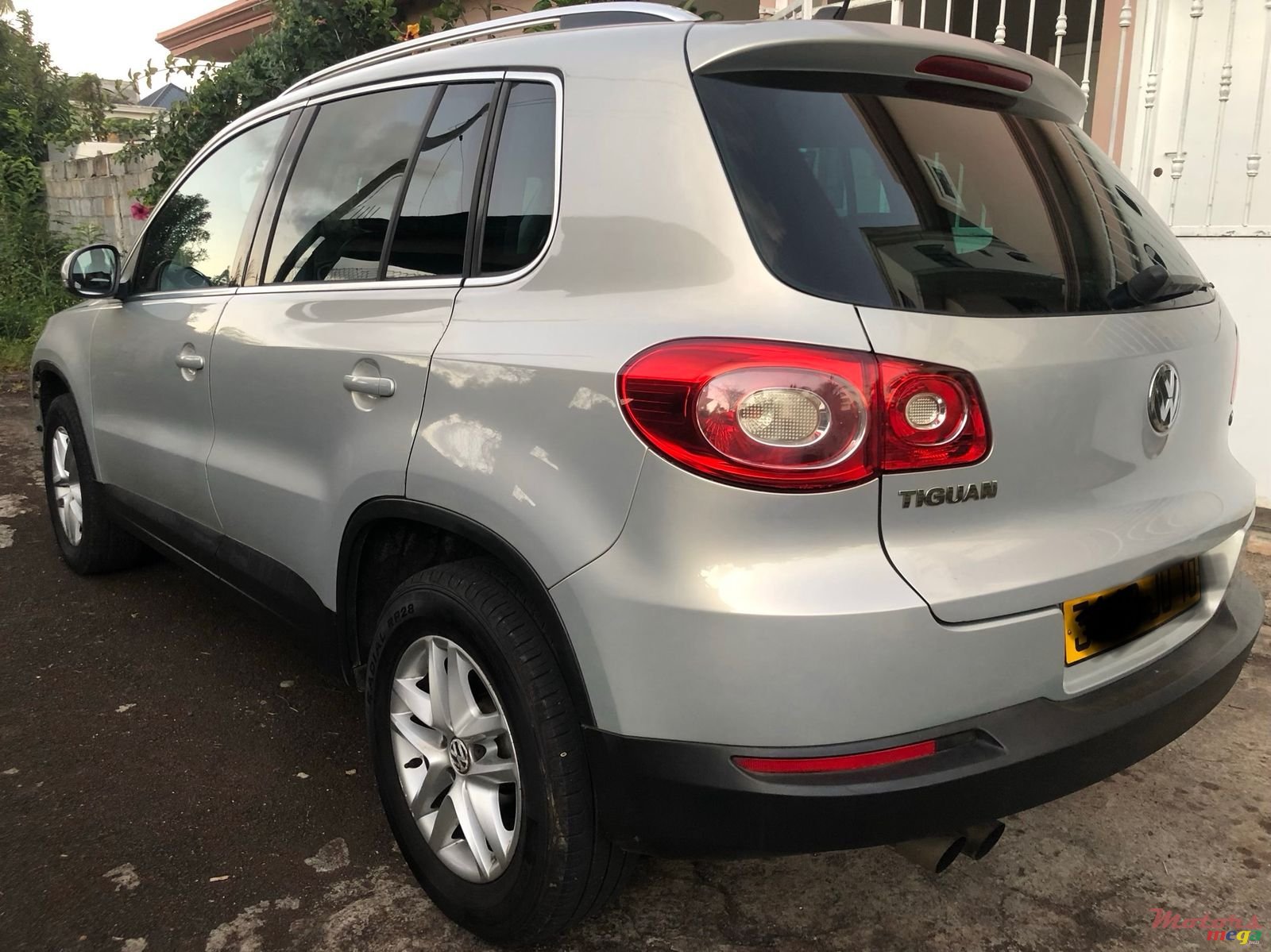 2010' Volkswagen Tiguan photo #1