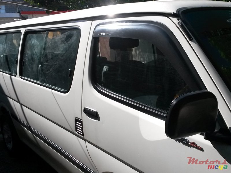 2004' Toyota HiAce photo #2