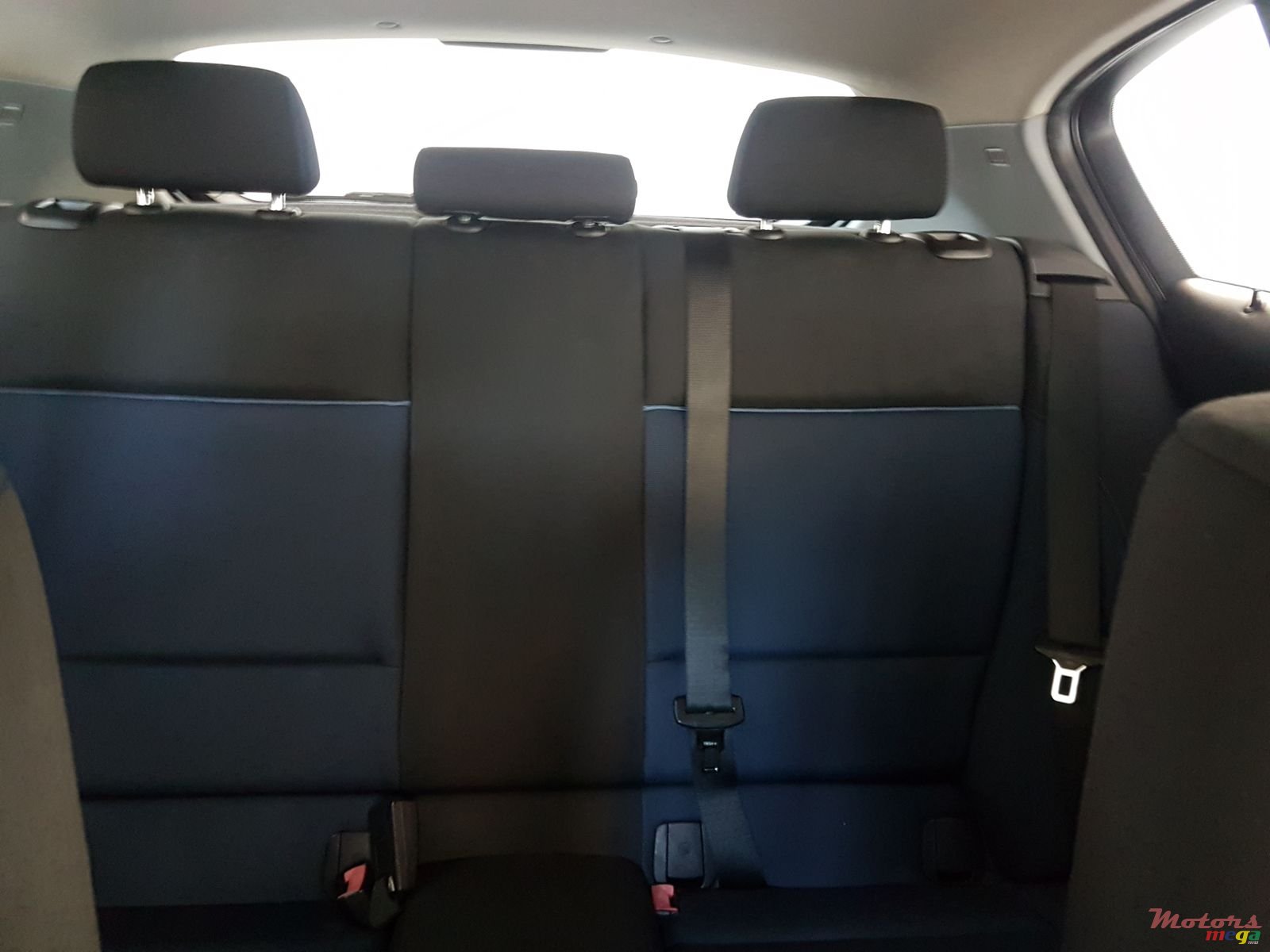 2010' BMW 1 Series 5 Door photo #5