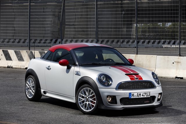 2012 Mini Cooper Coupe gets up close and personal