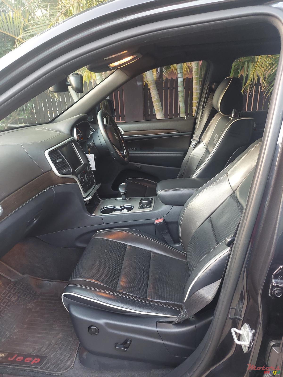 2015' Jeep Grand Cherokee photo #6