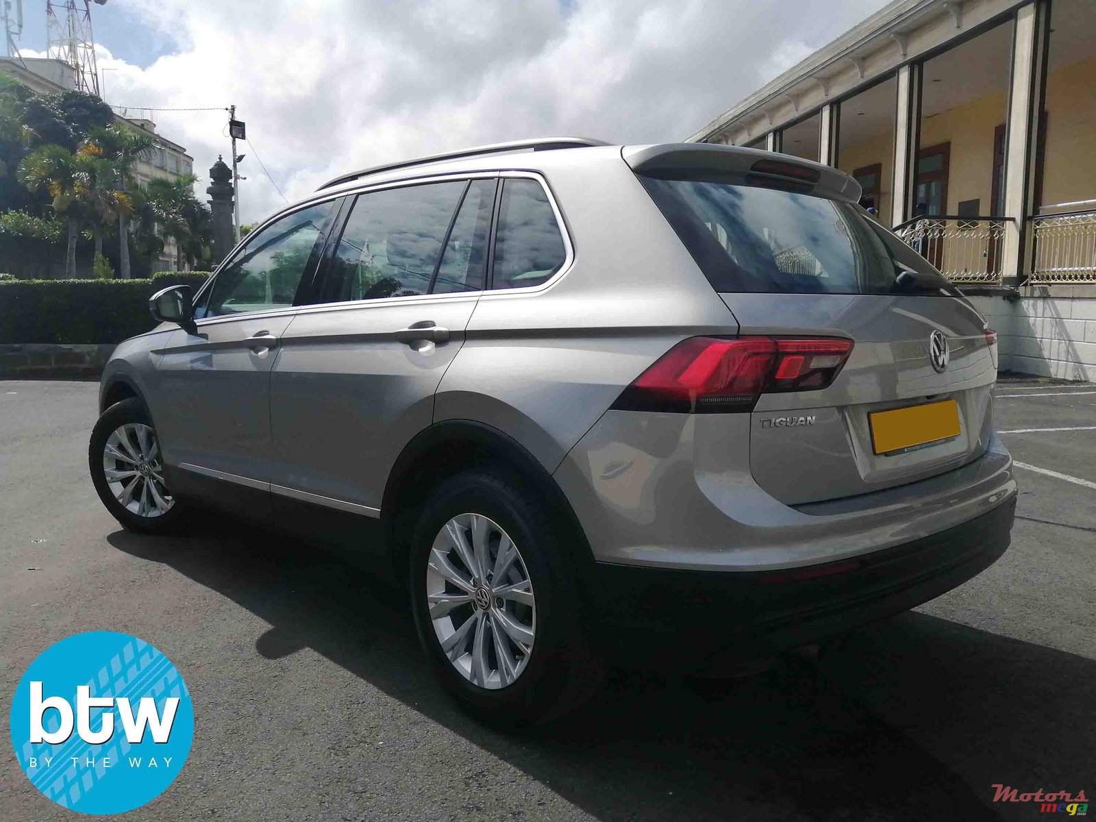 2018' Volkswagen Tiguan photo #3