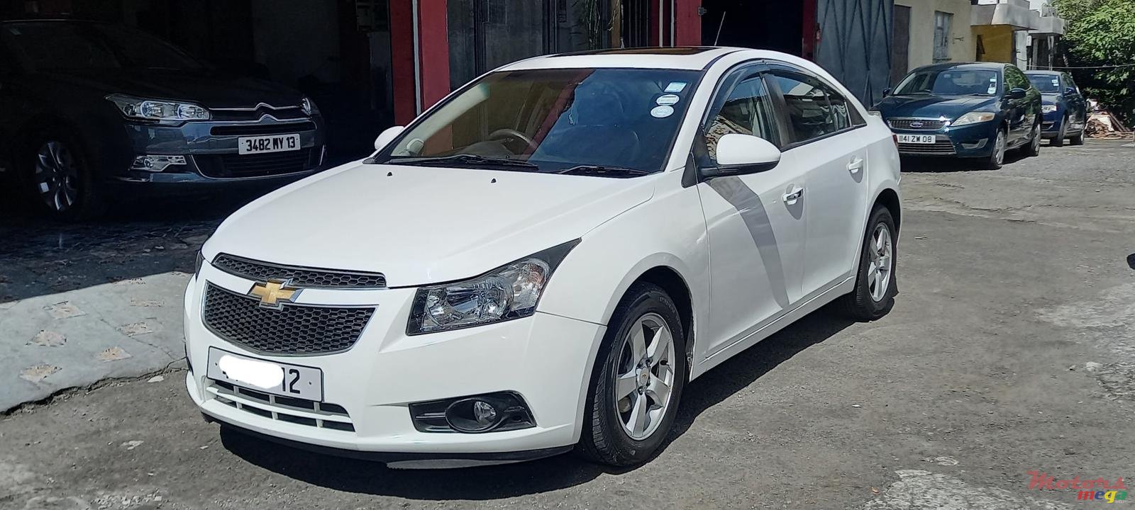 2012' Chevrolet Cruze photo #2