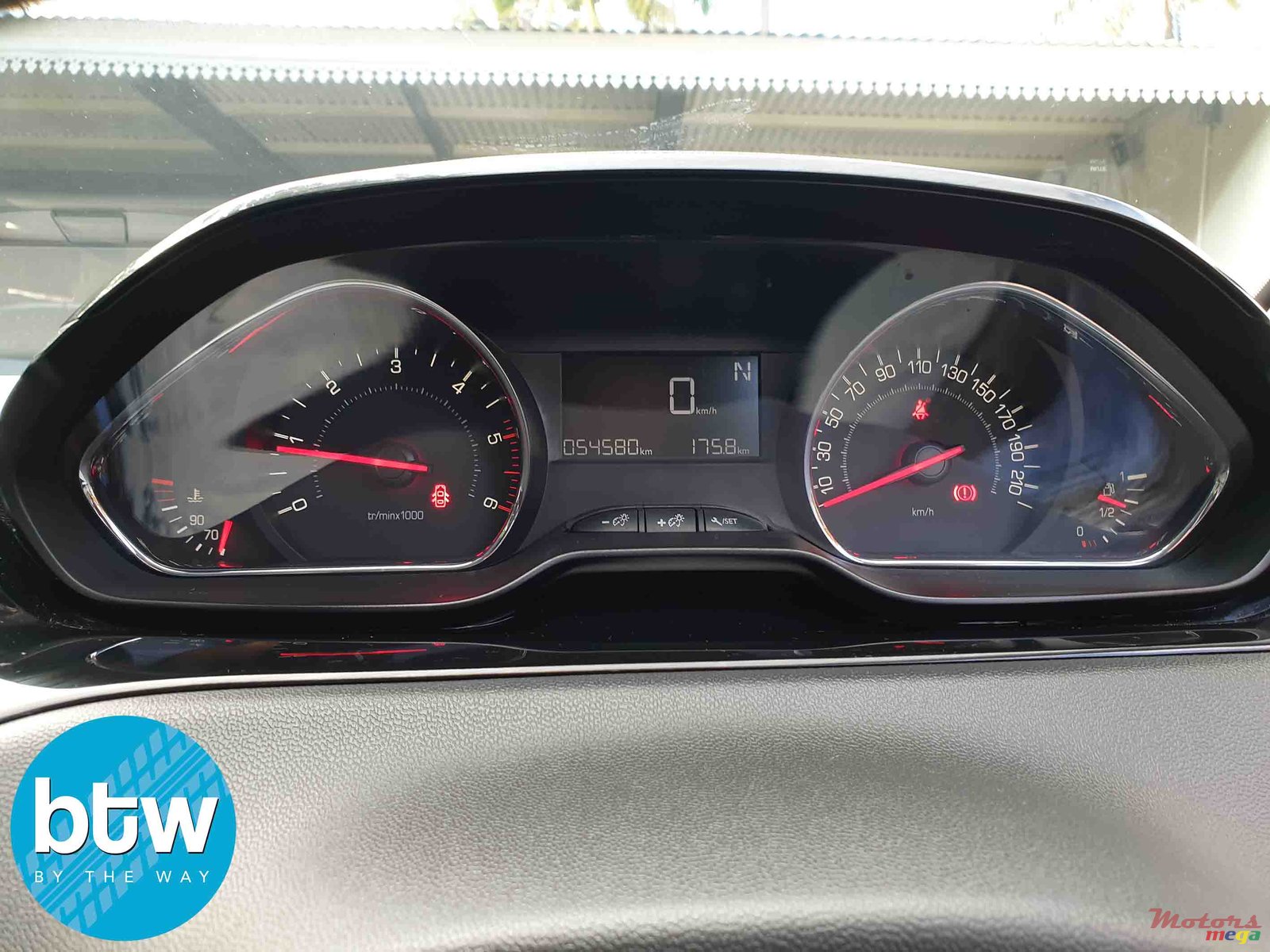 2015' Peugeot 208 eHDI Active photo #7