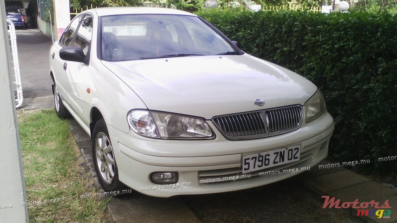 2002' Nissan N16 photo #1