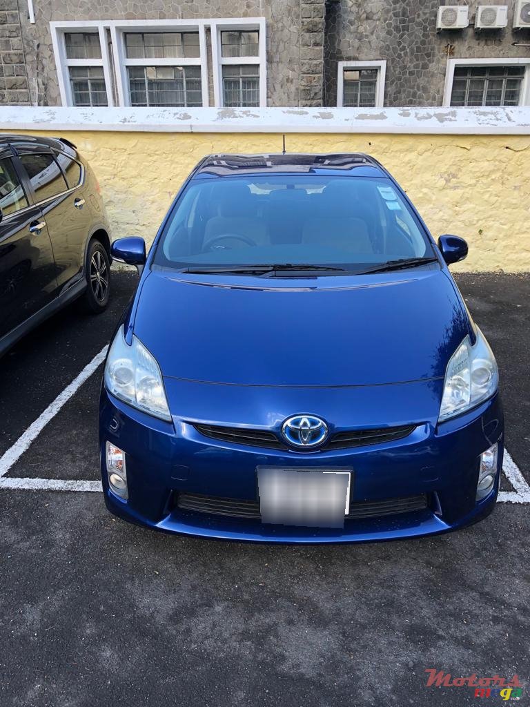 2011' Toyota Prius photo #3