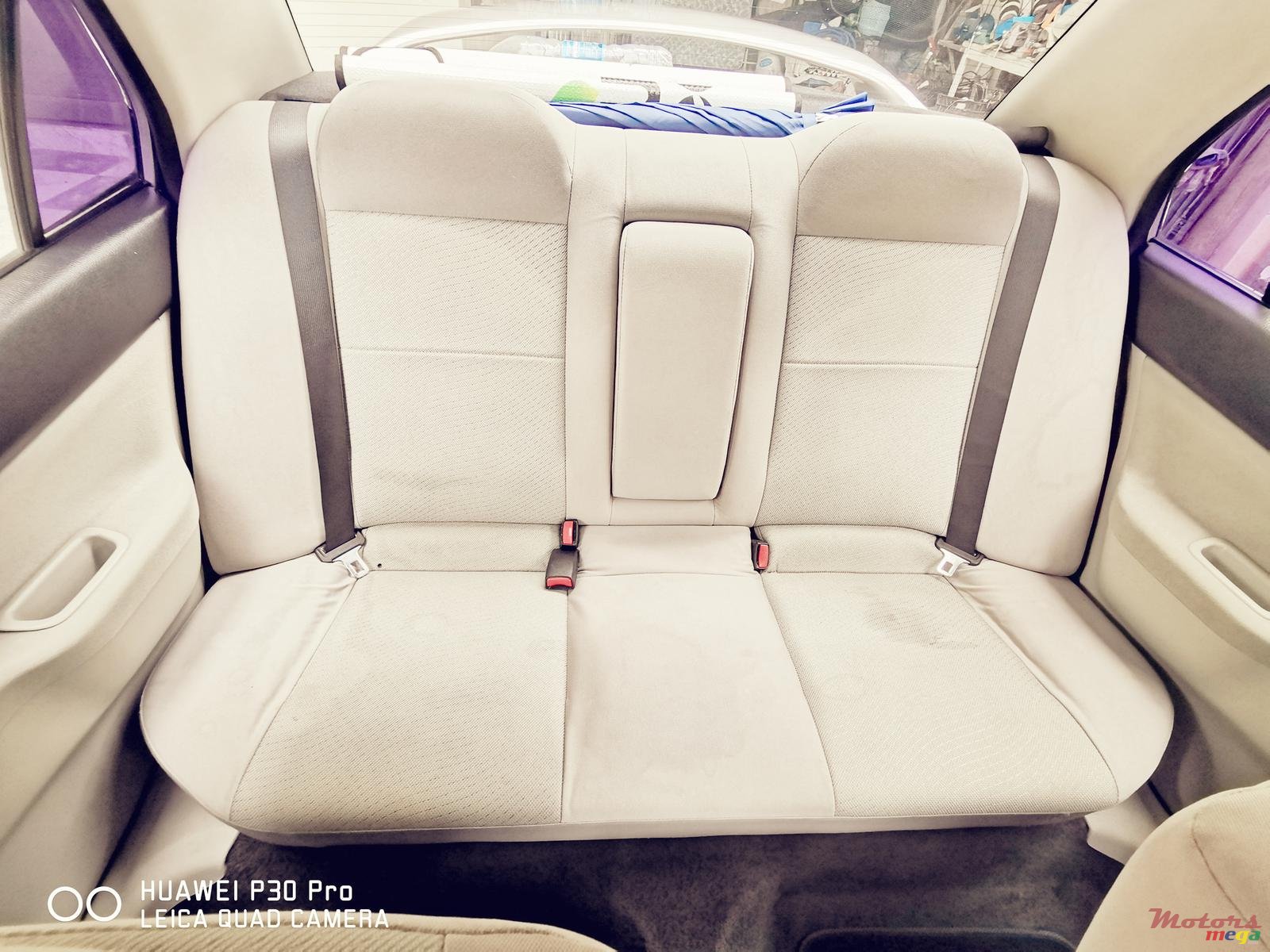 2011' Mitsubishi Lancer GLX photo #2