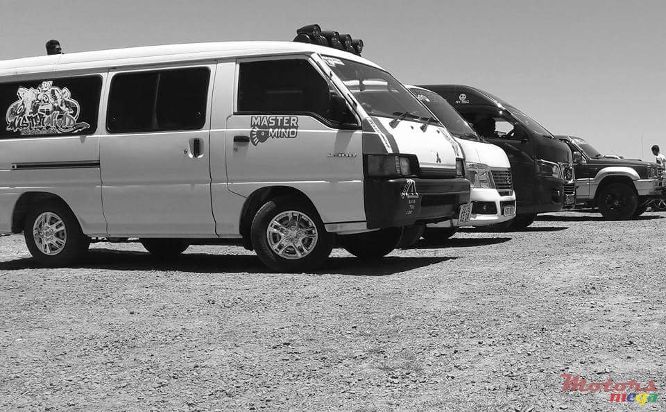 2004' Mitsubishi L300 photo #2