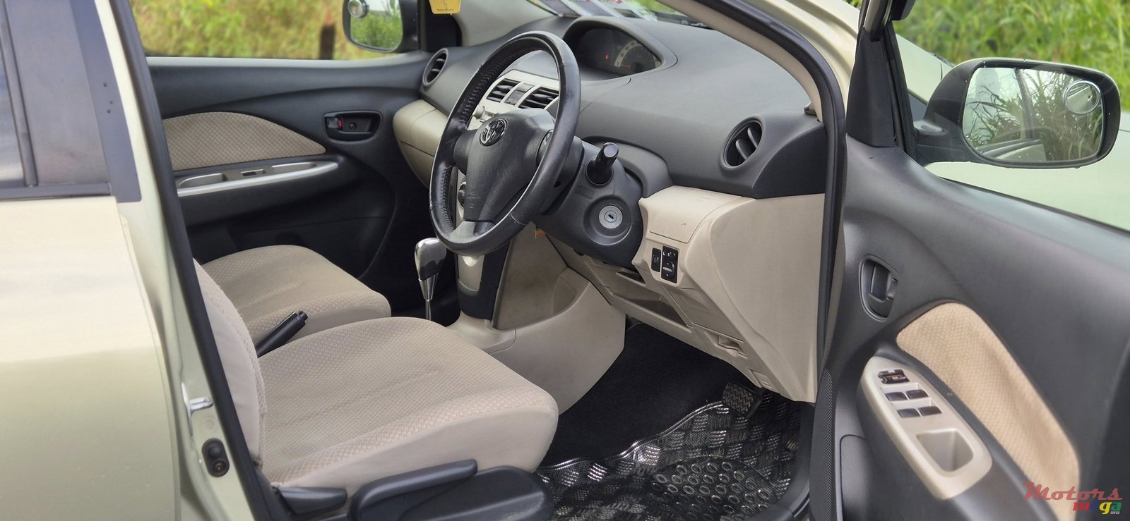 2006' Toyota Belta photo #5