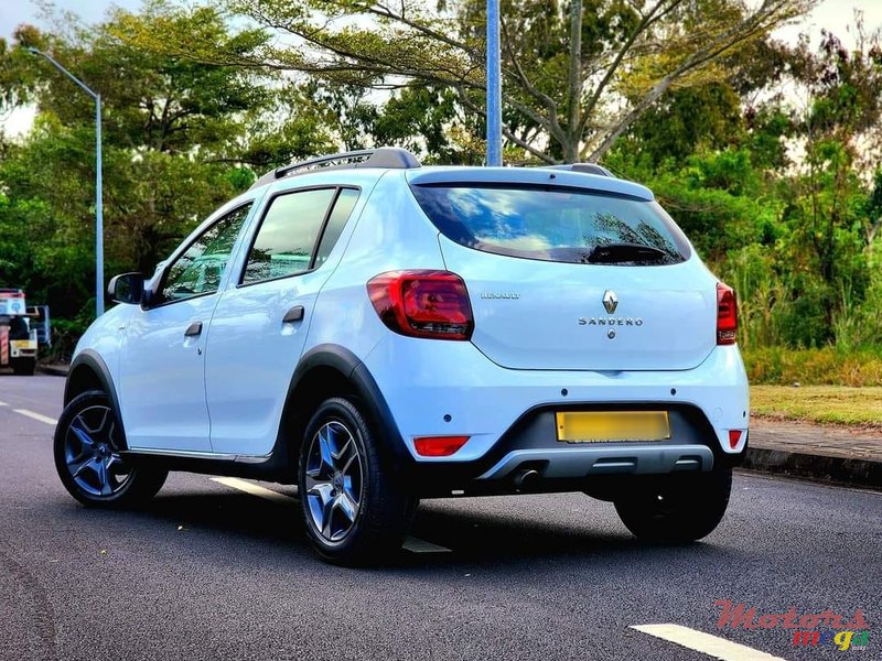 2018' Renault Sandero StepWay photo #4