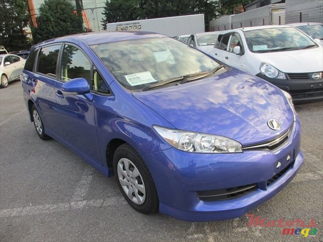 2013' Toyota WISH photo #1