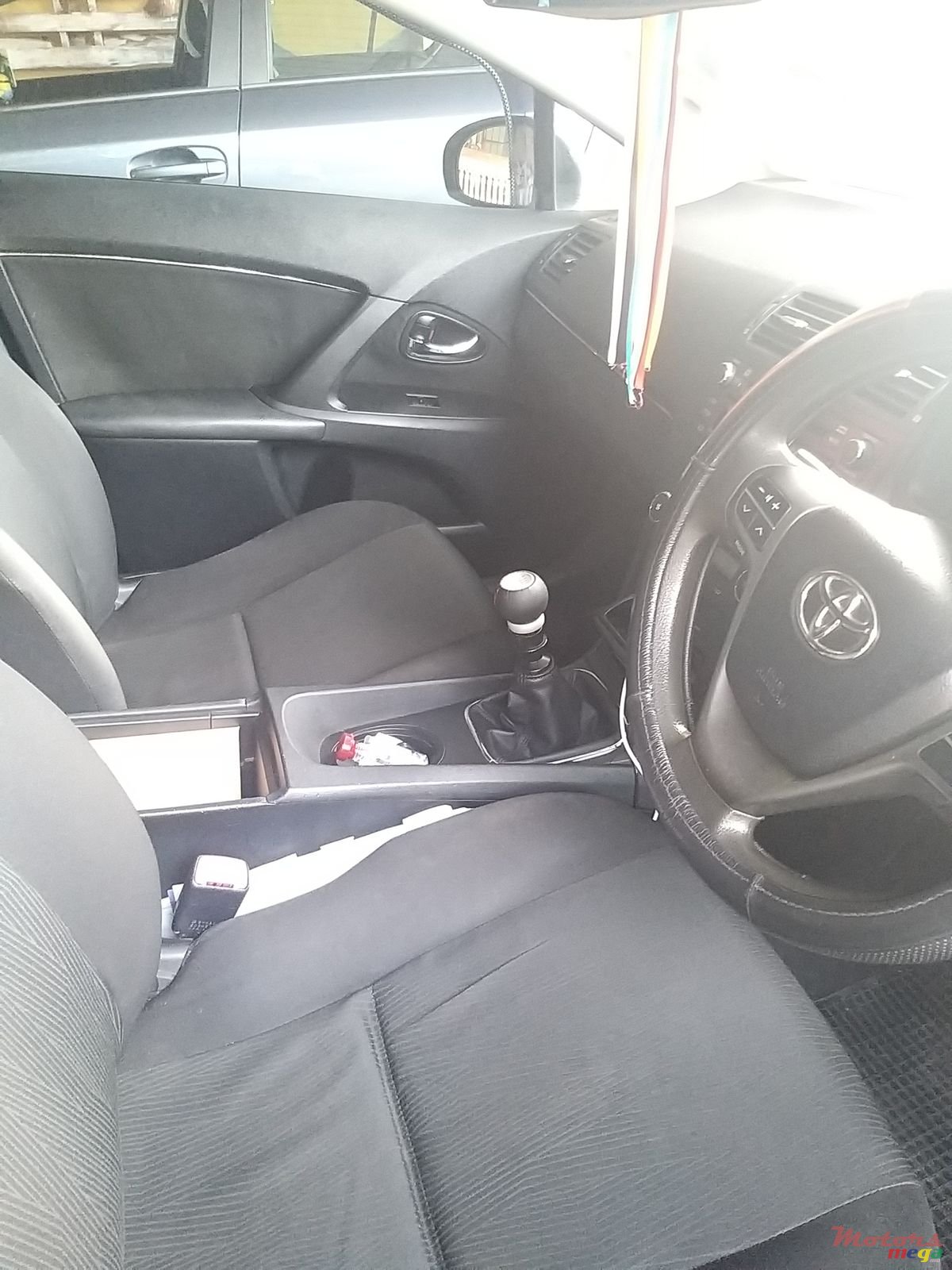 2009' Toyota Avensis photo #3