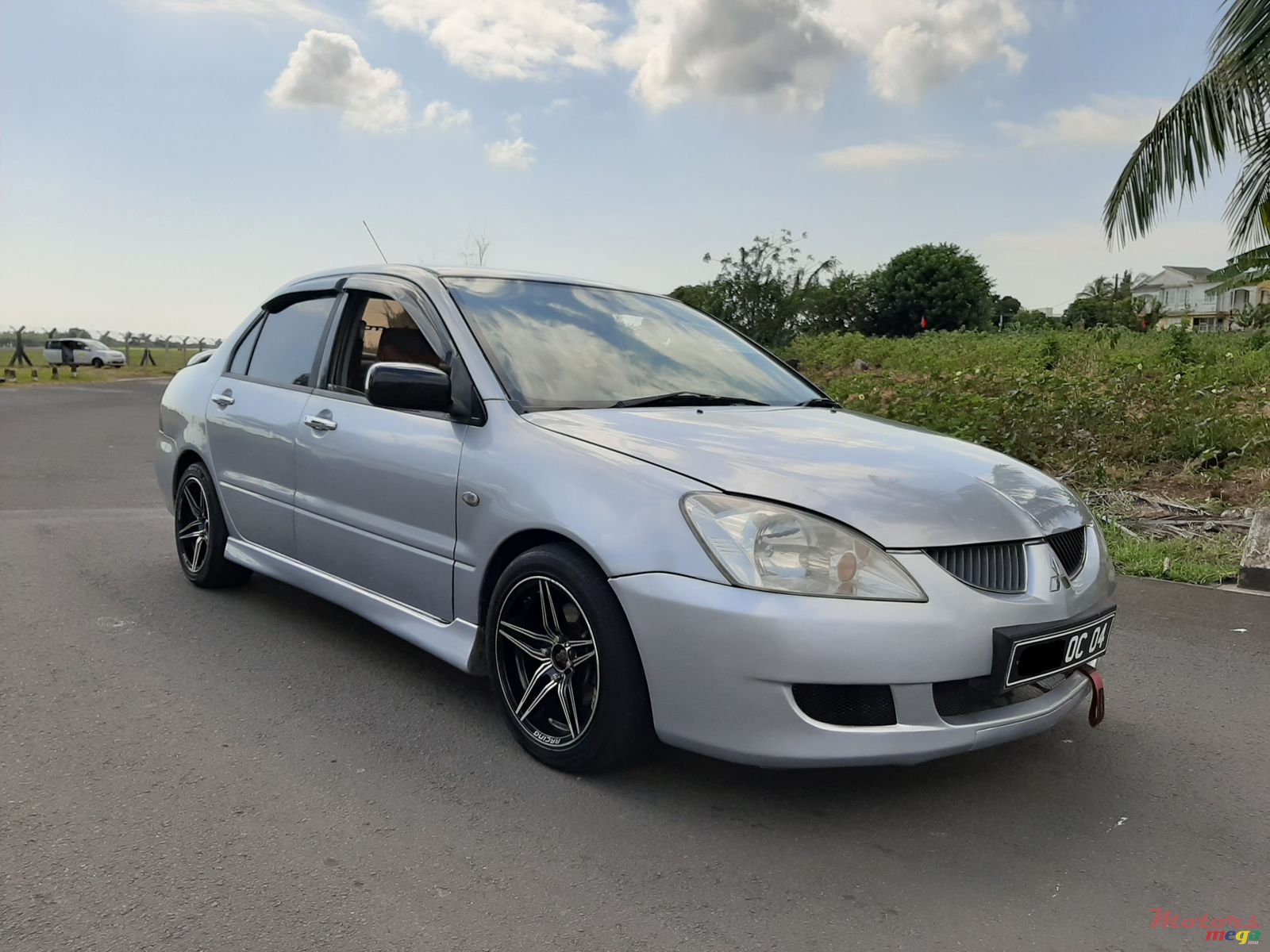 2004' Mitsubishi Lancer photo #1