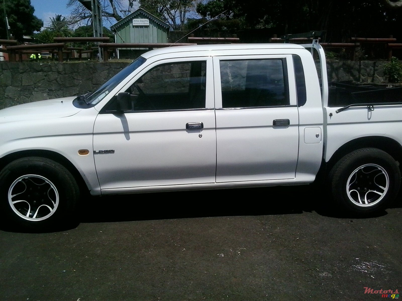 2001' Mitsubishi L 200 photo #3