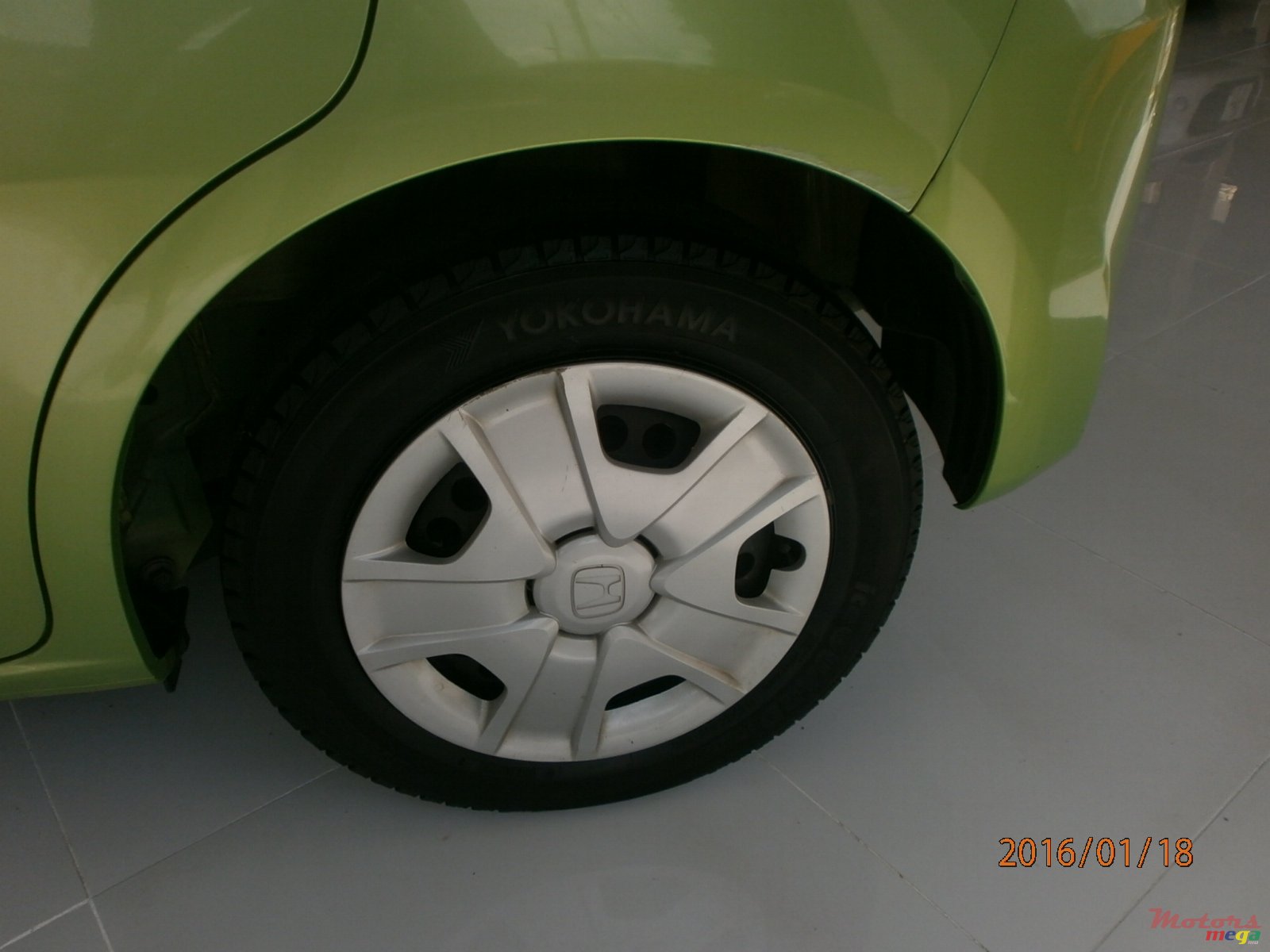 2013' Honda Fit hybrid photo #6