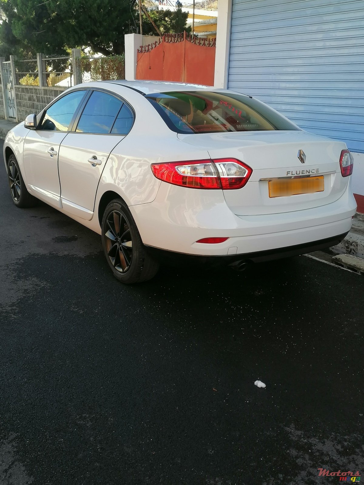 2013' Renault Fluence photo #5