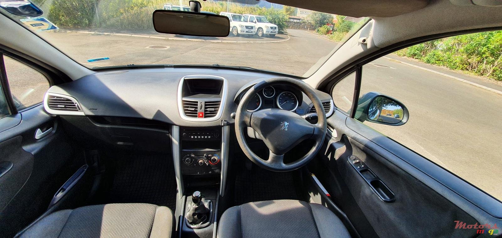 2012' Peugeot 207 photo #3