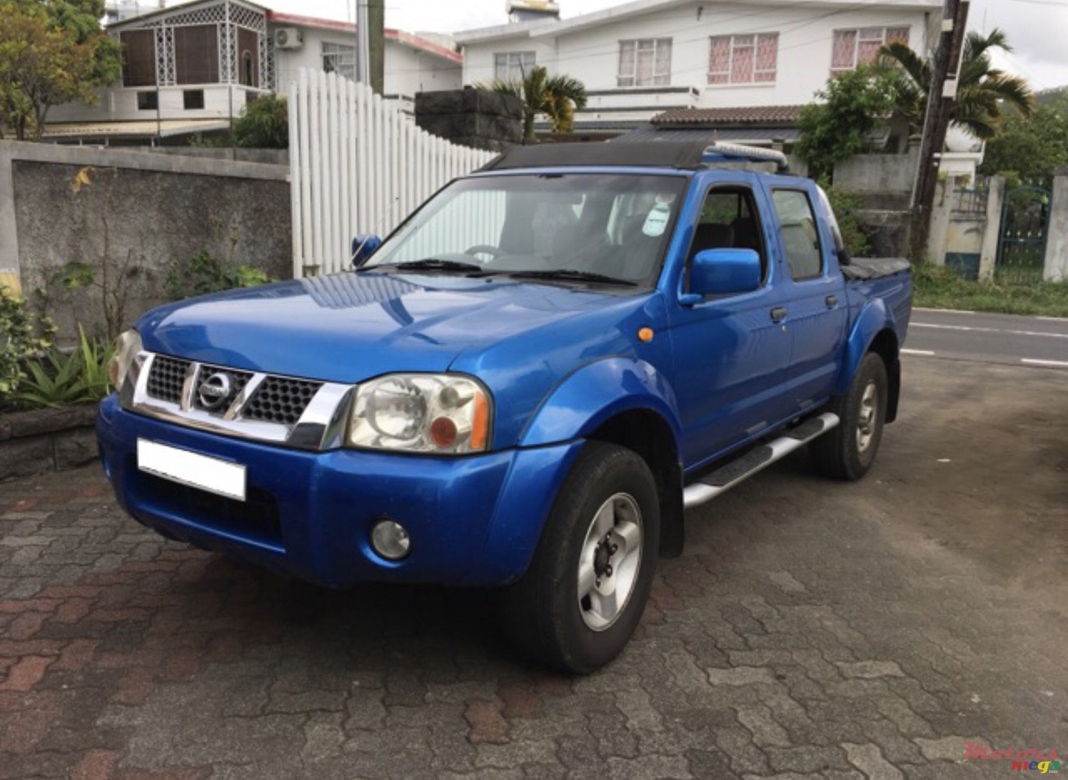 2004' Nissan photo #3