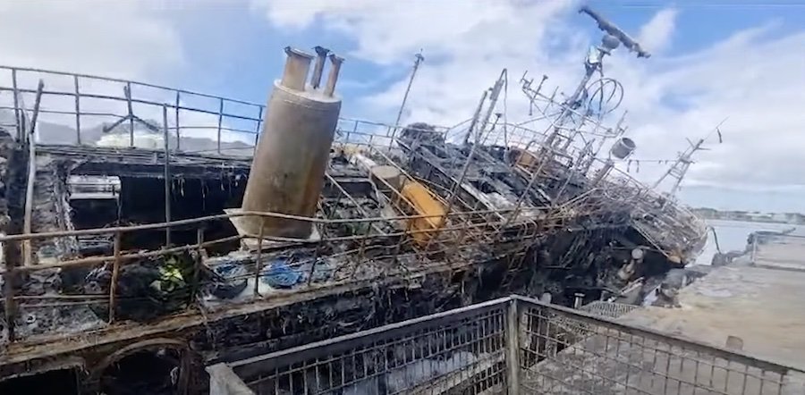 Port : Un bateau de pêche complètement détruit par les flammes