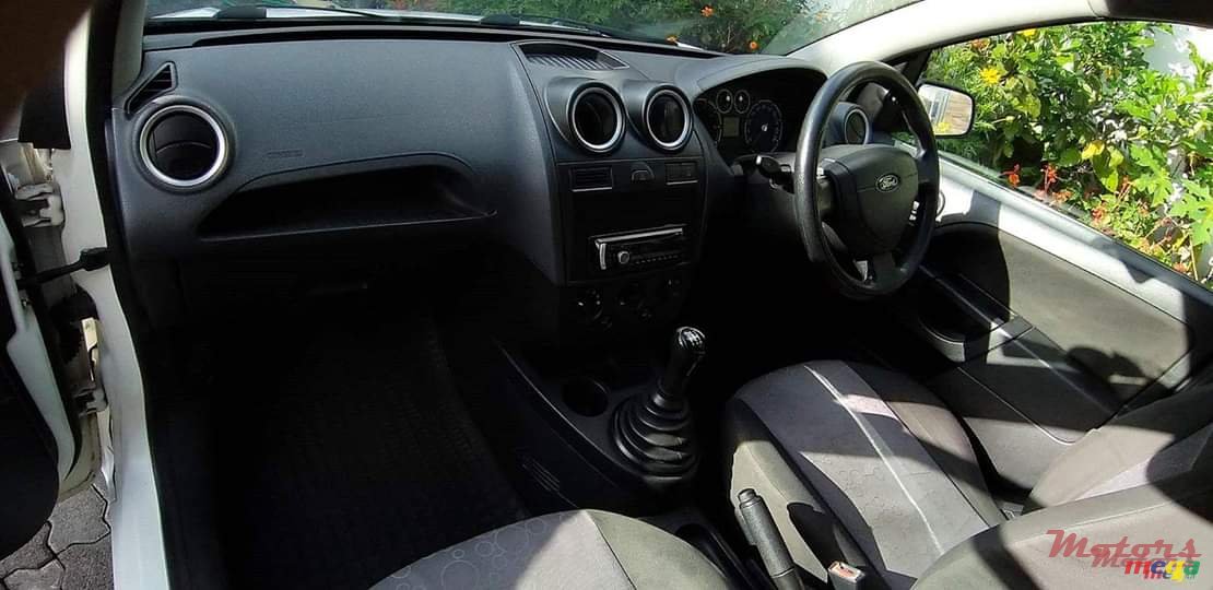 2007' Ford Fiesta photo #5