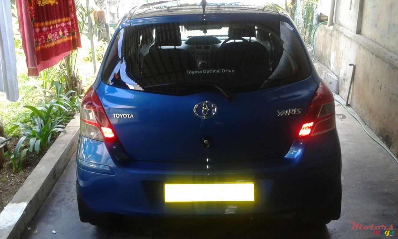 2010' Toyota Yaris photo #2