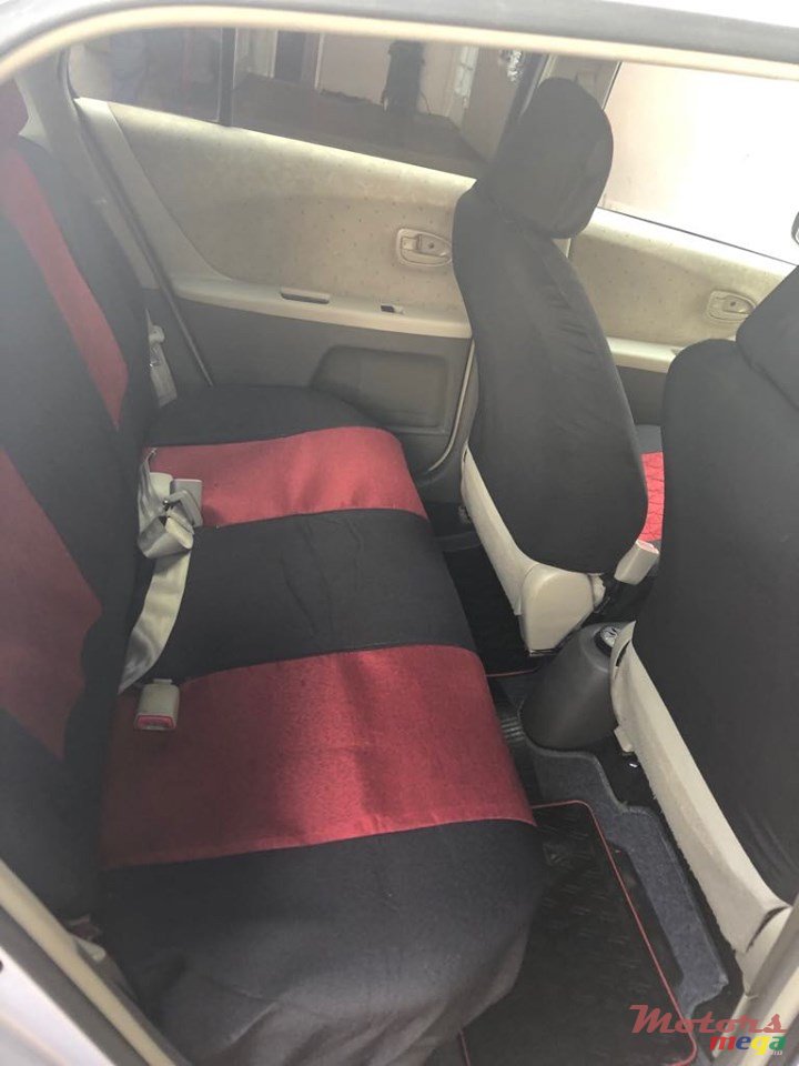 2009' Toyota Vitz photo #4