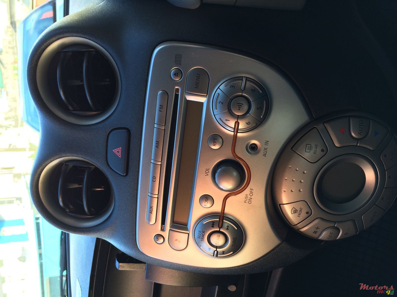 2011' Nissan March photo #4