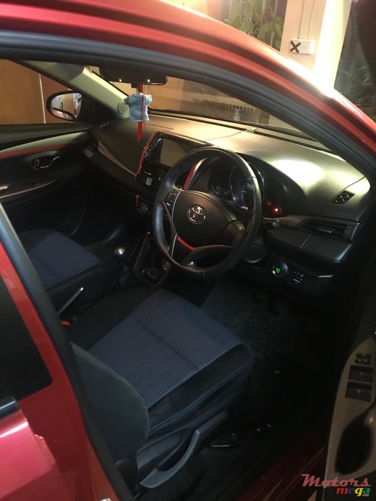 2014' Toyota Yaris photo #1