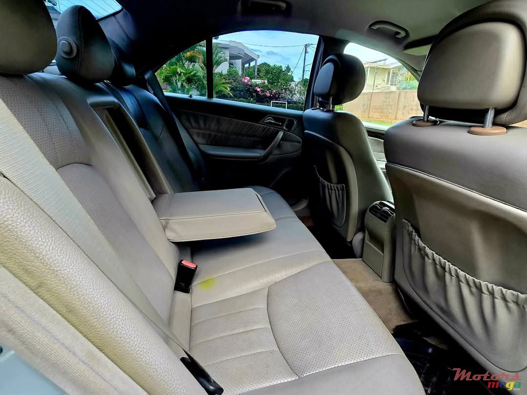 2005' Mercedes-Benz C 350 V6 photo #7