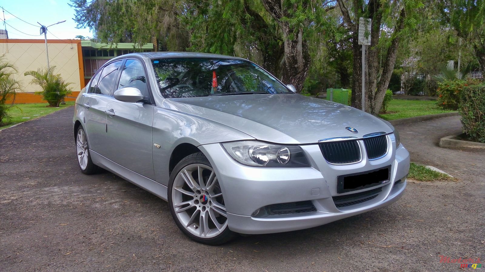 2005' BMW 320 photo #1