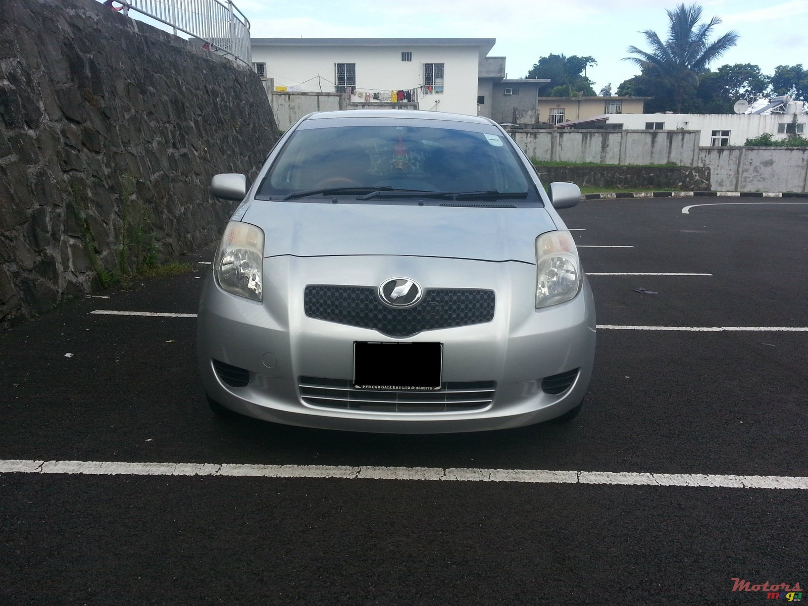 2005' Toyota Vitz photo #1