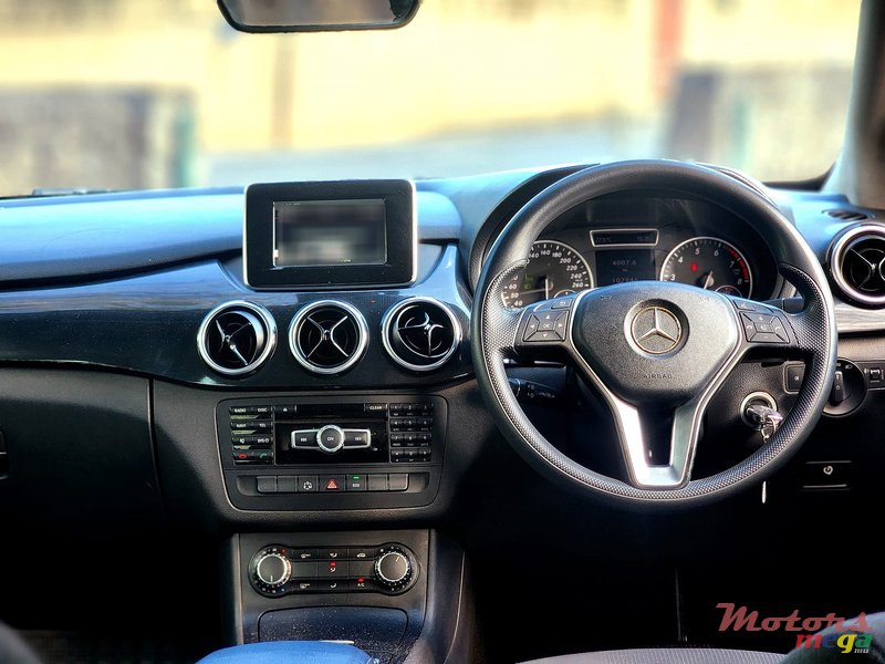 2014' Mercedes-Benz B 180 photo #5