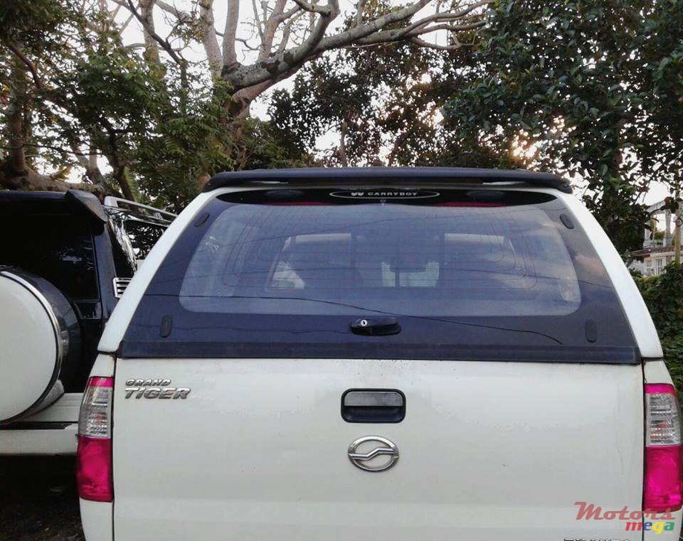 2011' Isuzu gran tiger 4jb1 photo #1