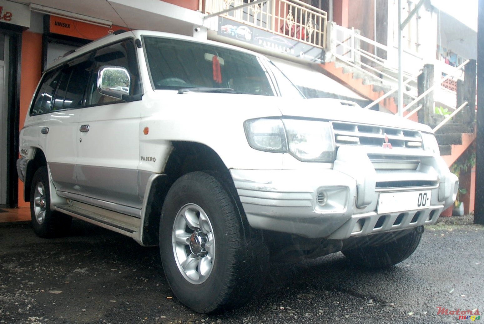 2000' Mitsubishi Pajero 4X4 photo #1