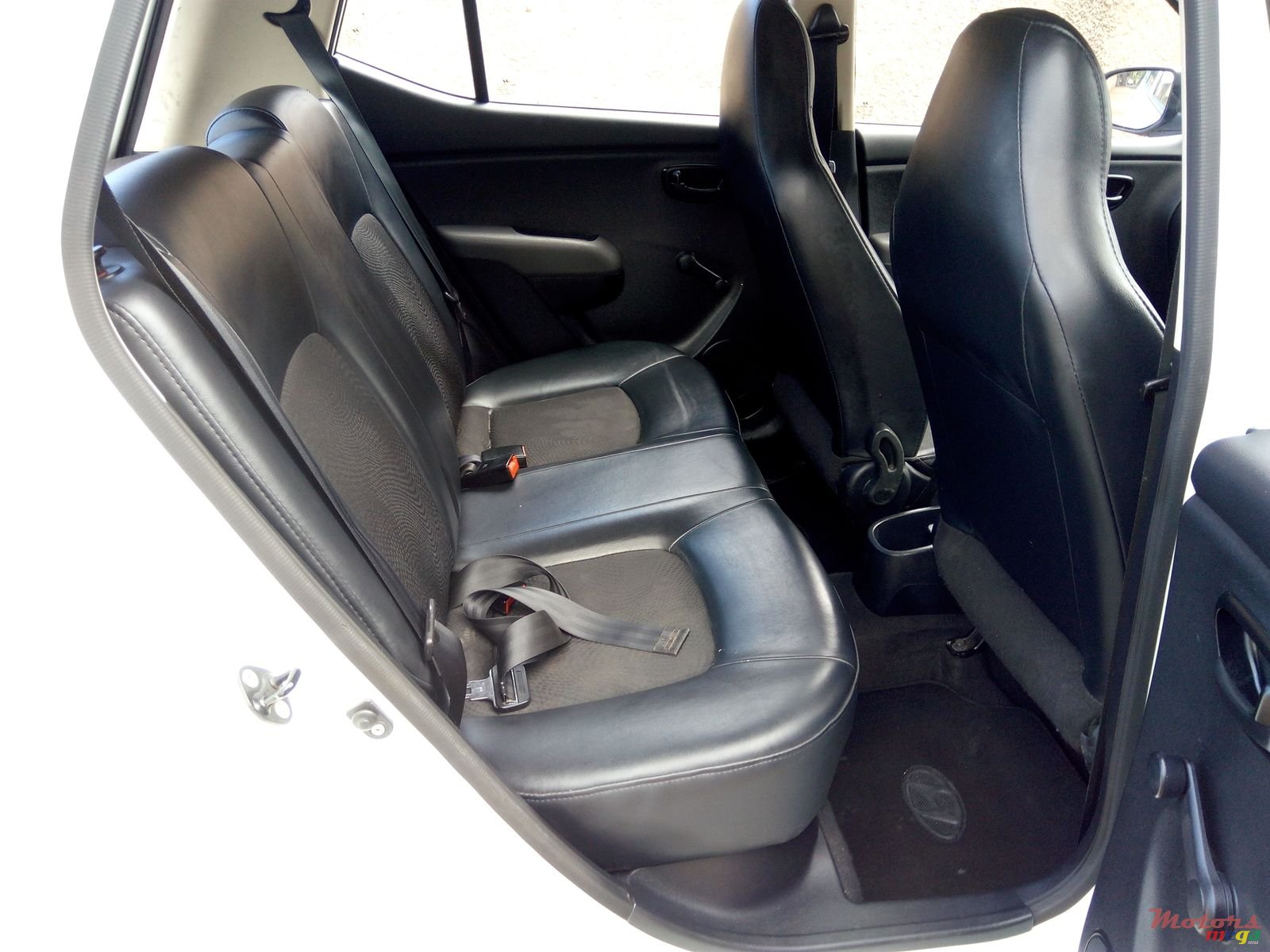 2012' Hyundai i10 photo #5