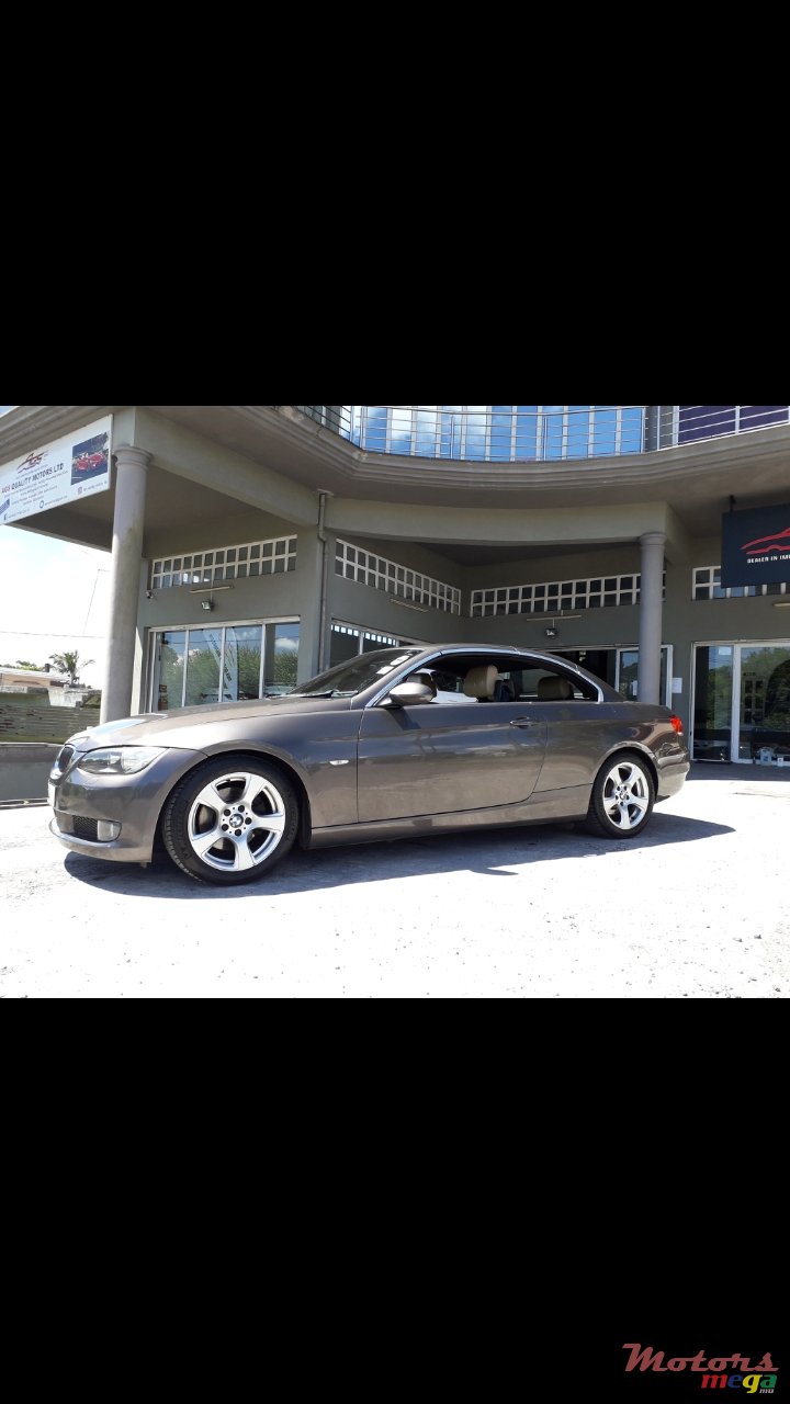 2010' BMW 3 Series Convertible photo #4