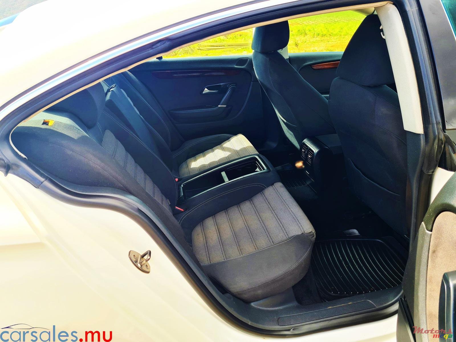 2010' Volkswagen Passat CC photo #5