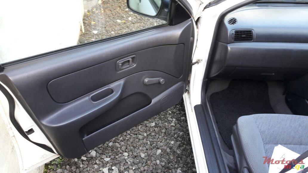 1998' Nissan photo #5