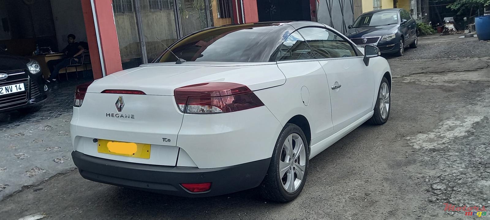 2011' Renault Megane Convertible photo #6