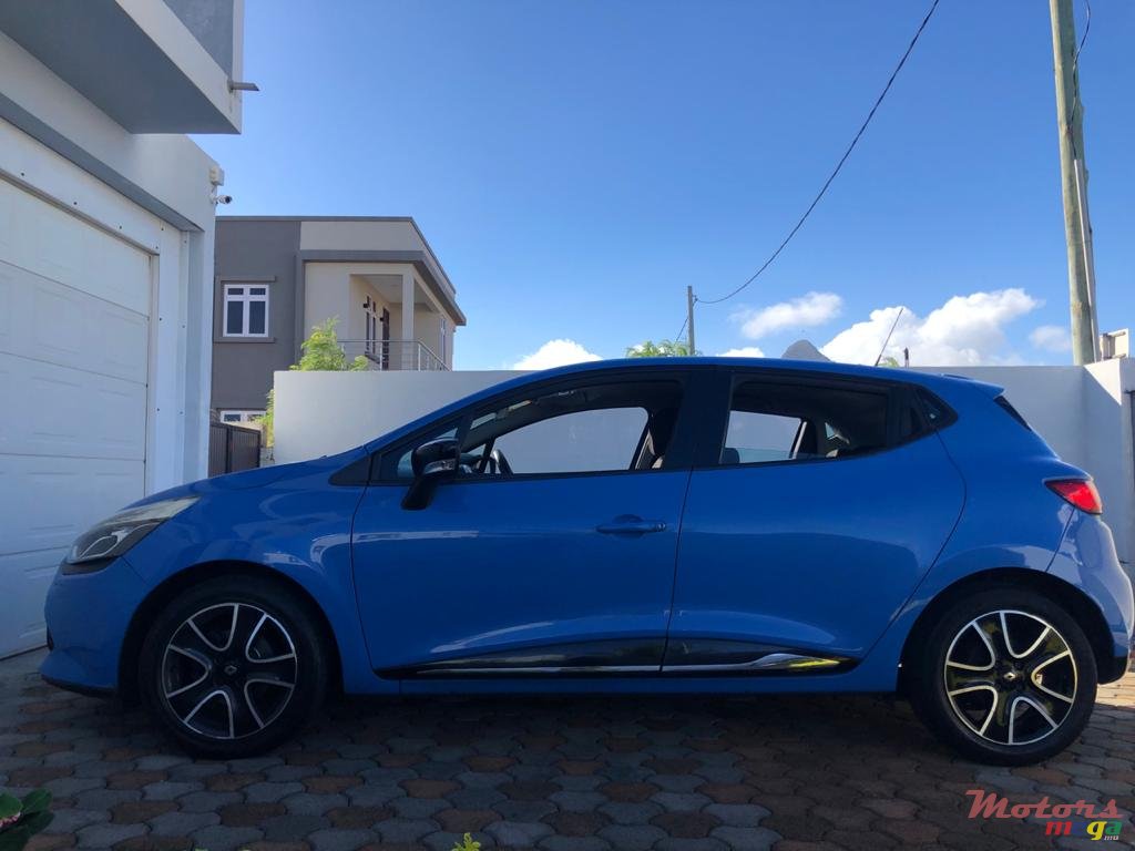 2014' Renault Clio photo #2