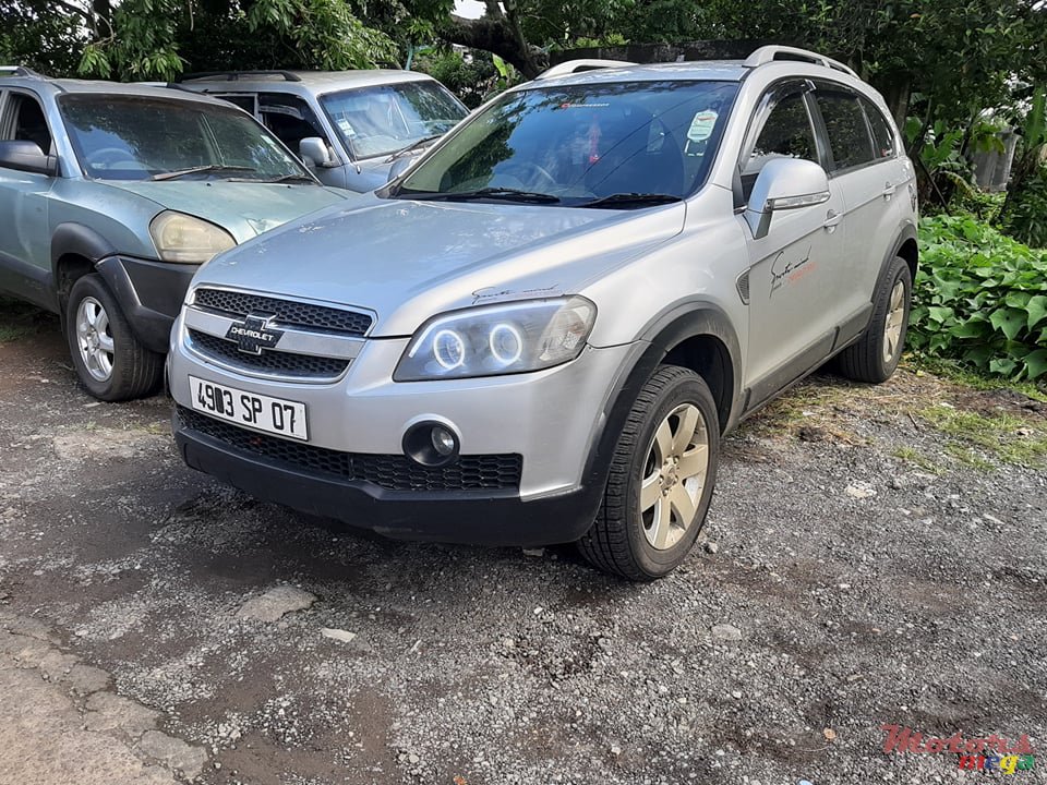 2007' Chevrolet Captiva 7 seater photo #1