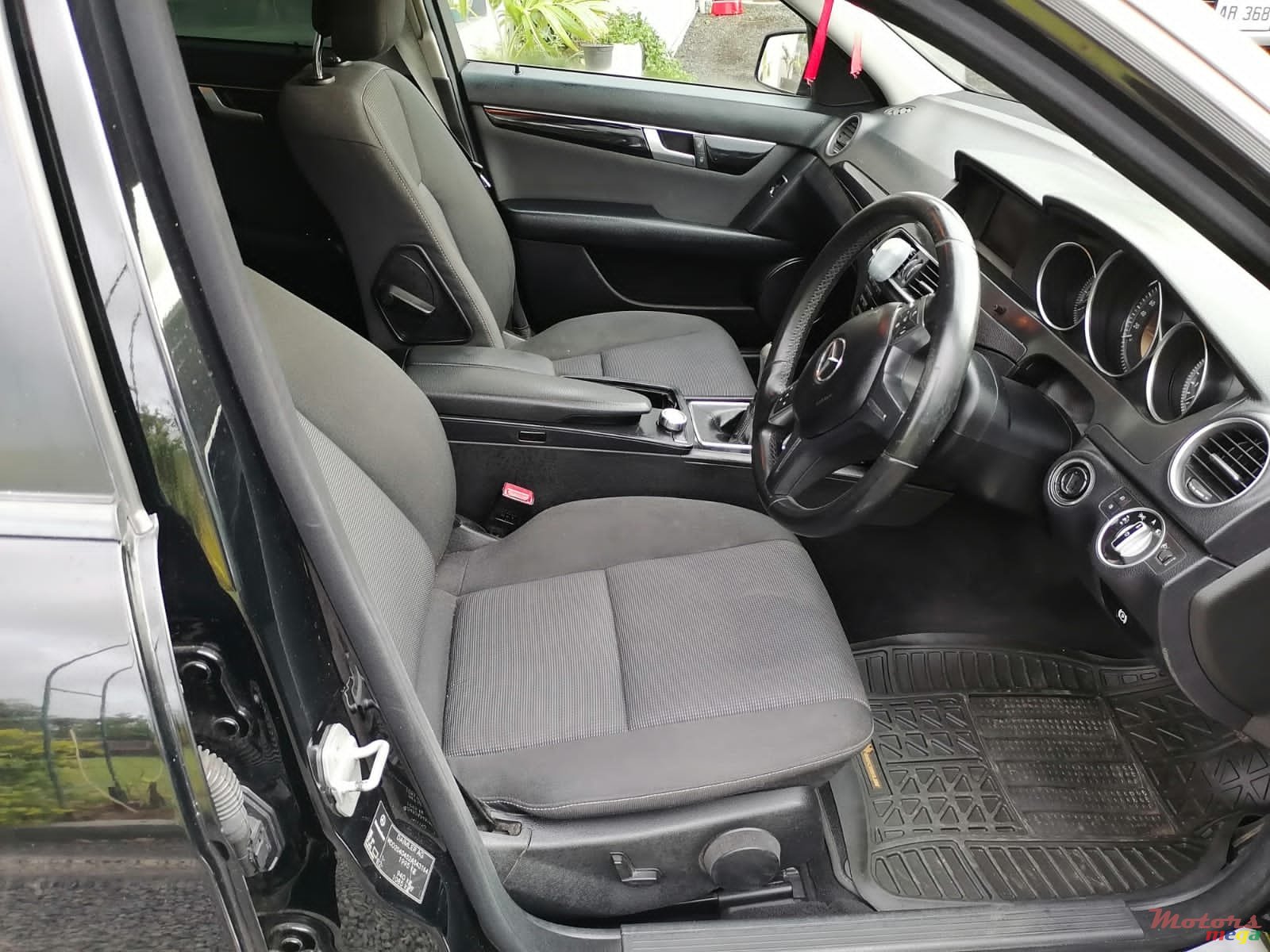 2011' Mercedes-Benz C-Class C180 photo #7