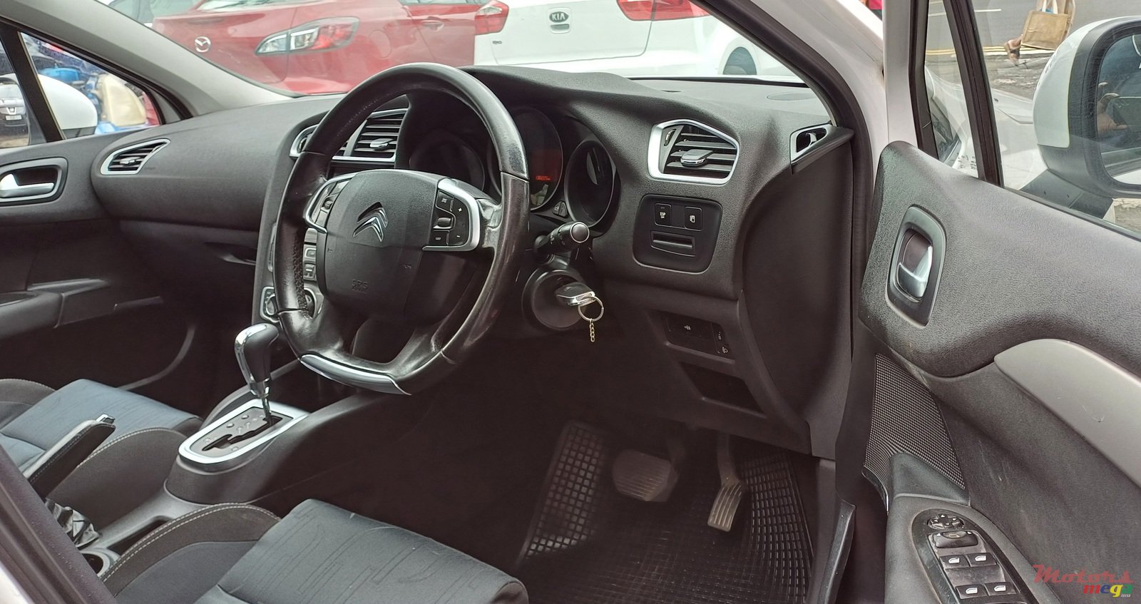 2014' Citroen C4 photo #5