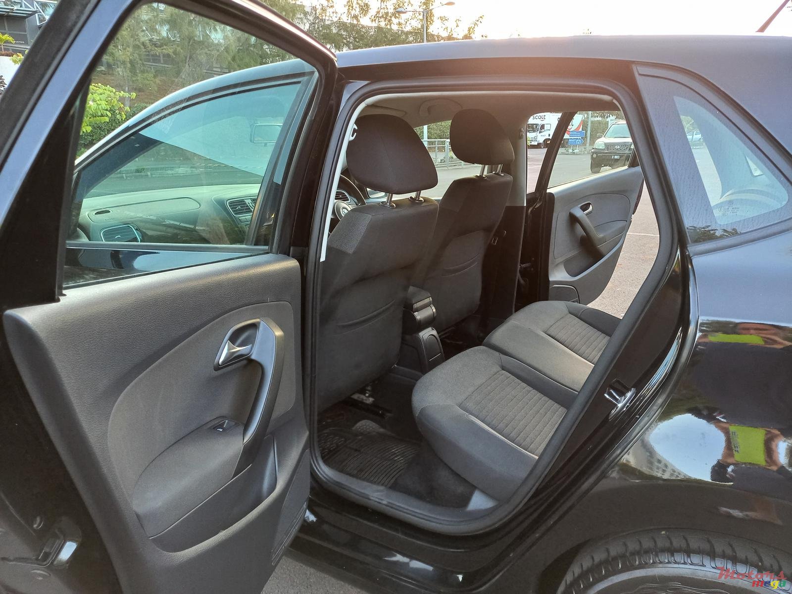 2011' Volkswagen Polo 1.4 photo #5