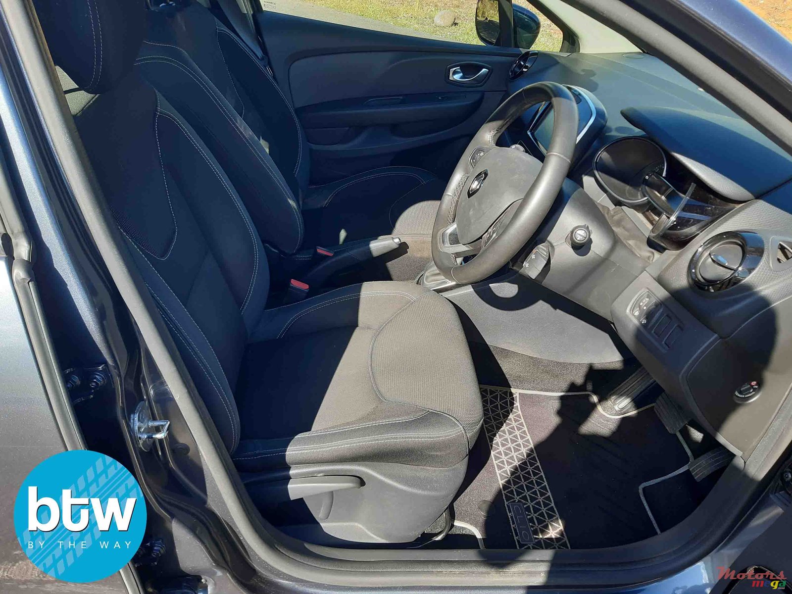 2017' Renault Clio 4 Zen Turbo photo #4