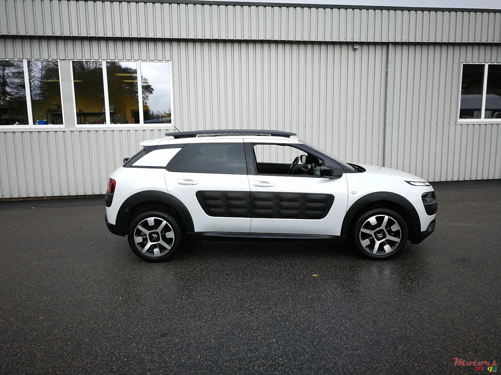2014' Citroen C4 C4 CACTUS photo #3