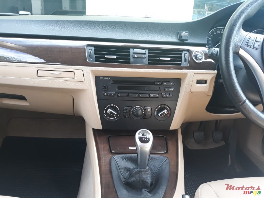 2009' BMW 320 photo #4