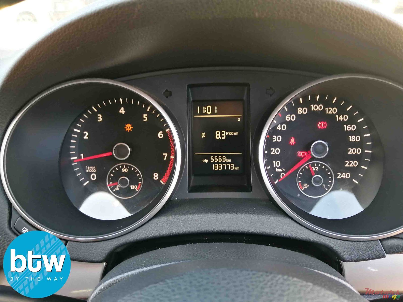 2009' Volkswagen Golf photo #7