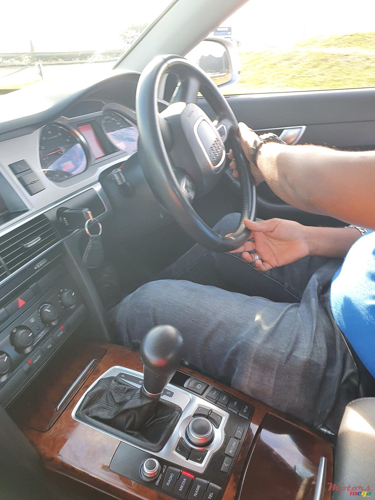 2011' Audi A6 C6 photo #1